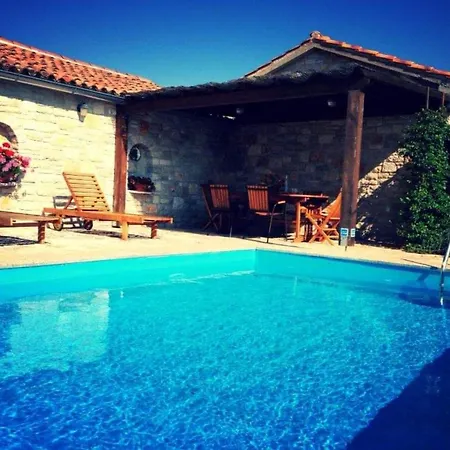In Radici Mit Privatem Pool By Interhome Dom wakacyjny Jakici